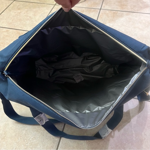 NWT Dabney Lee Navy & Aqua Insulated Picnic Tote w/ Detachable Shoulder Strap - Picture 8 of 8